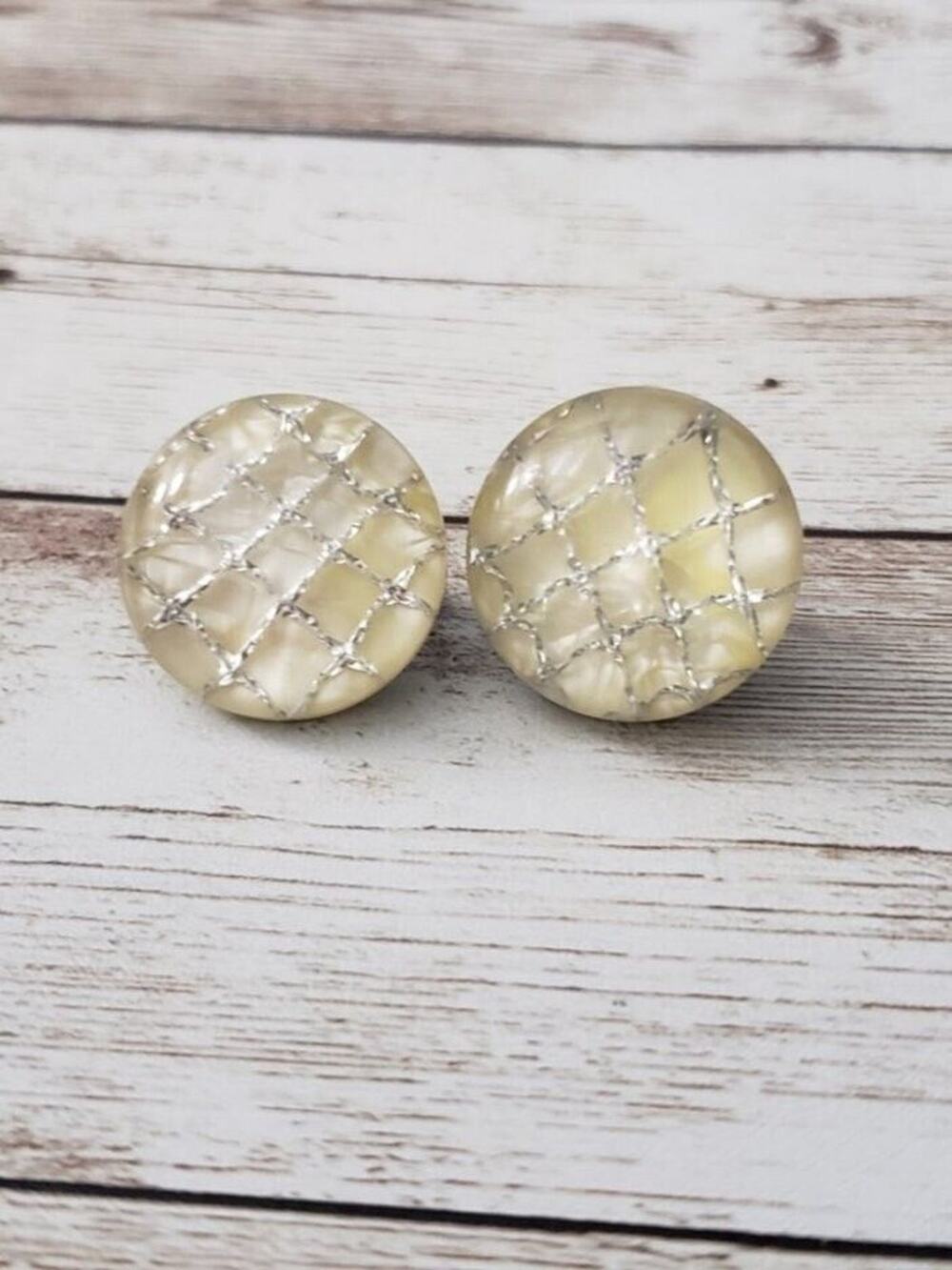 Vintage Clip On Earrings - Cream & Silver Tone Lattice Circle